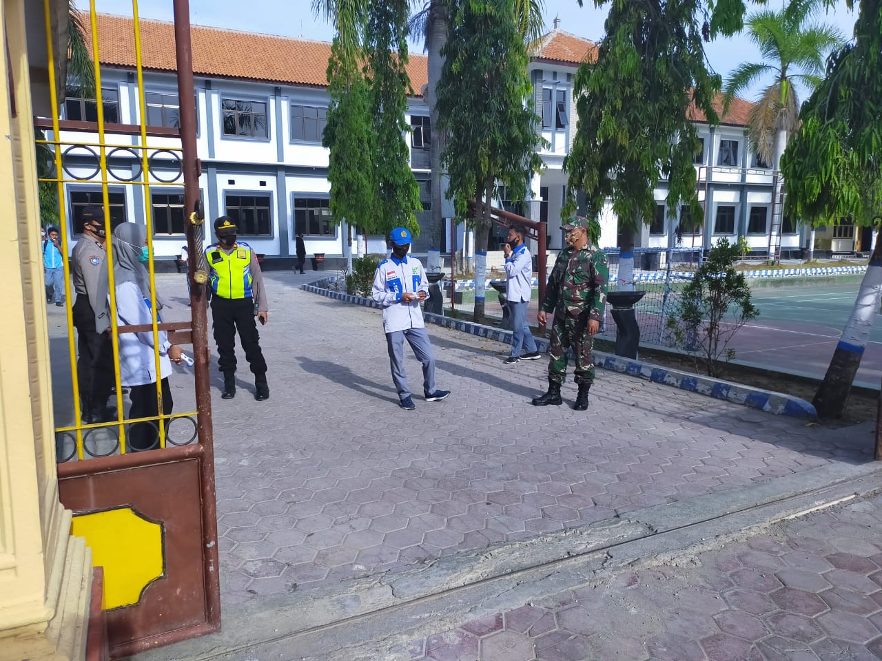 Koramil 0802/07 Badegan Sosialisasi Prokes Covid-19 Pada Siswa-Siswi SMK