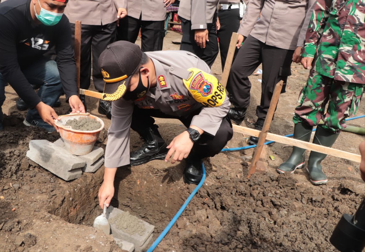 Kapolres Ponorogo Pimpin Baksos Bedah Rumah