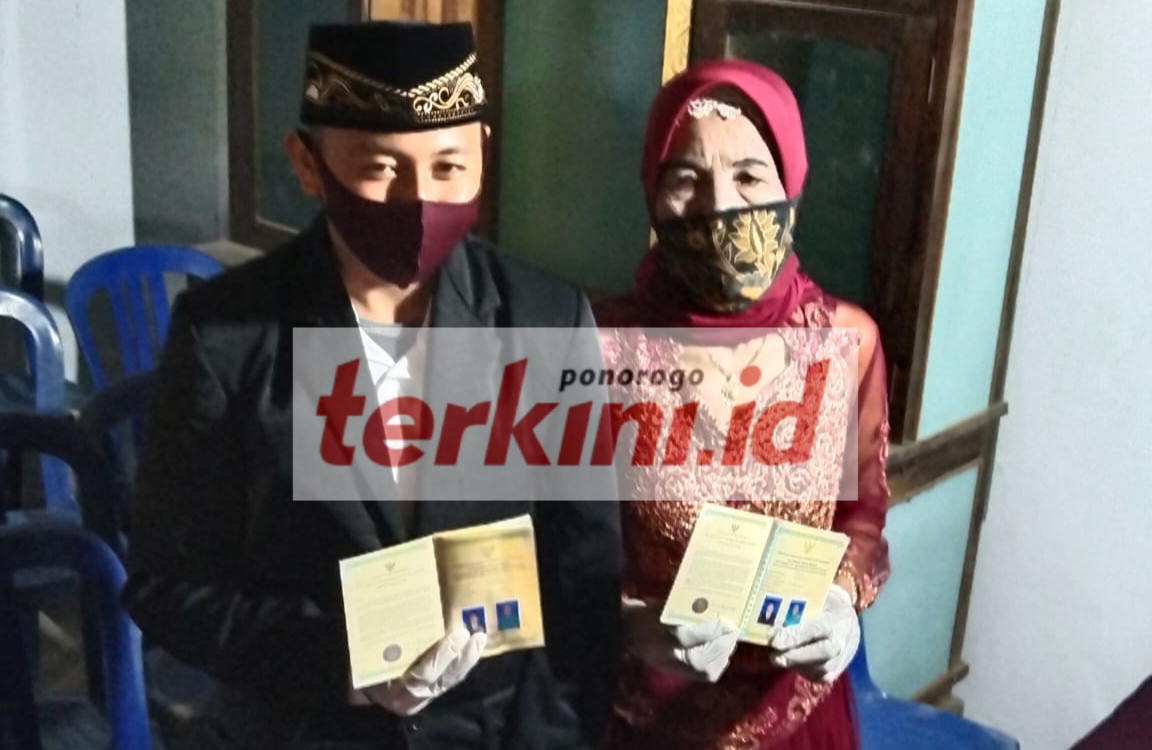 Fenomenal, Pemuda Nikahi Nenek 76 Tahun