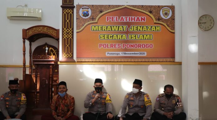 Kapolres Ponorogo Buka Pelatihan Tata Cara Rawat Jenazah Kapolres Ponorogo