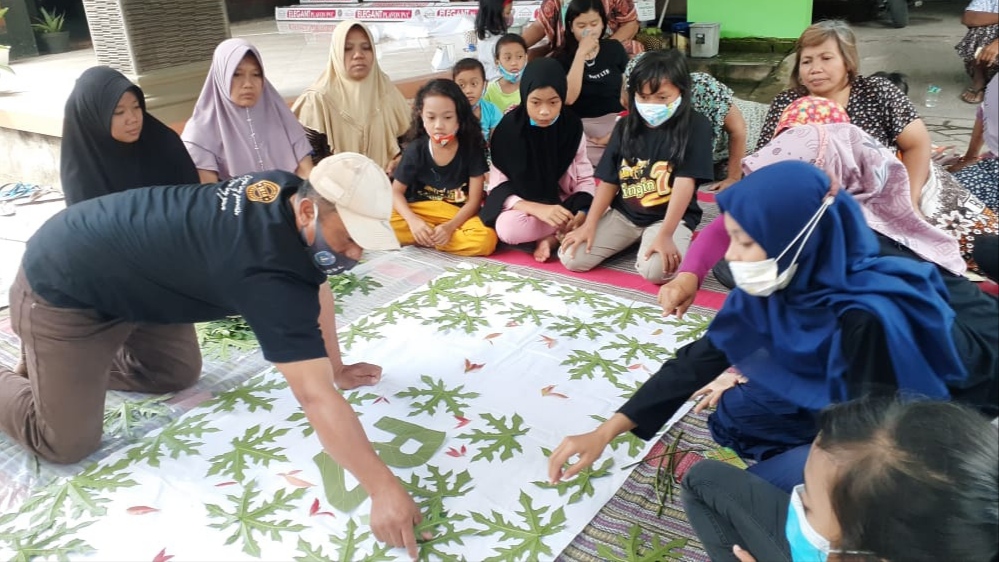 LPBI NU Ponorogo Adakan Penghijauan dan Pelatihan Batik Ecoprint