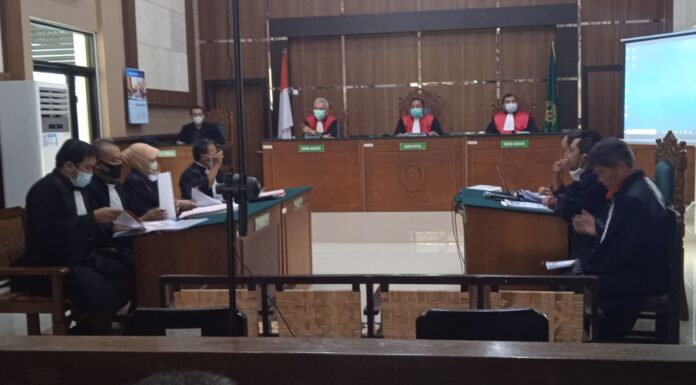 Kesaksian Bawaslu Saling Bertolak Belakang di Sidang Benny Persidangan