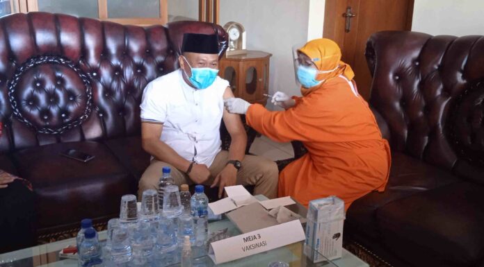 Bupati dan Wakil Bupati Ponorogo Terpilih Lakukan Vaksinasi Covid-19 Vaksinasi Ponorogo