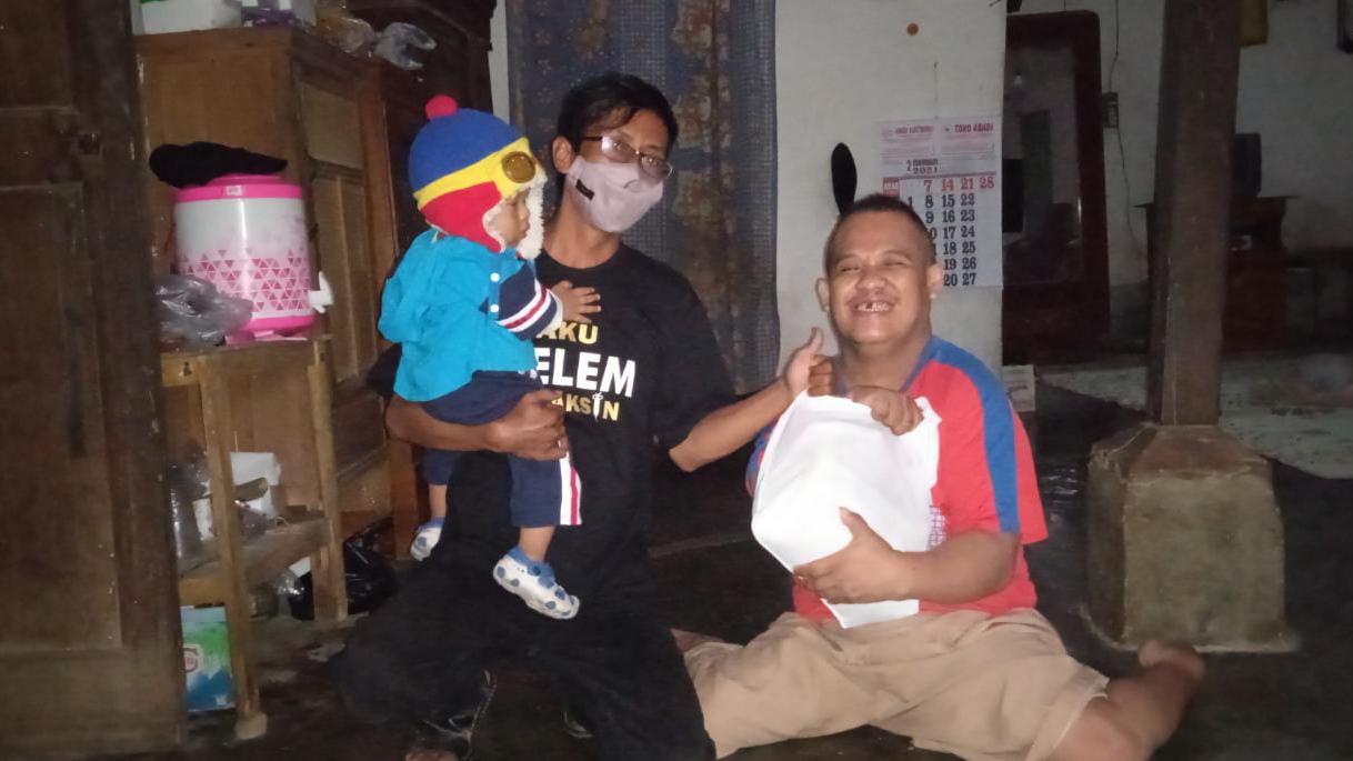 Peduli Warga Miskin, PWI Ponorogo Bantu Paket Sembako