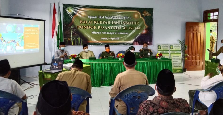 Rukyat Hilal, Kang Giri dan Kepala Kemenag Intip Hilal di Langit Ponorogo