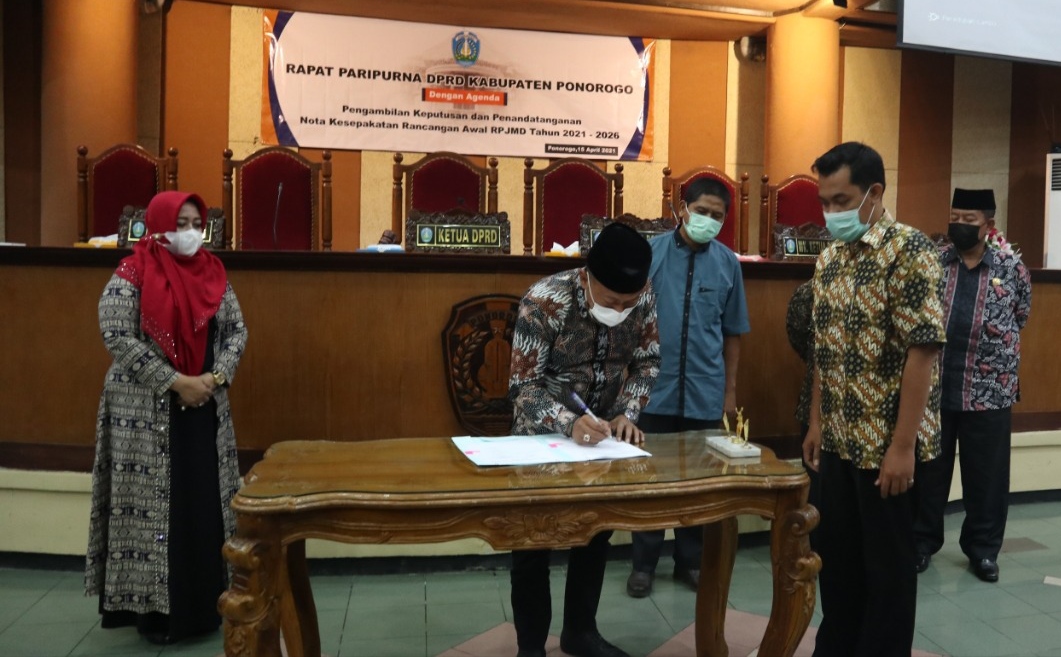 Paripurna DPRD Ponorogo, Teken Nota Kesepakatan Rancangan Awal RPJMD