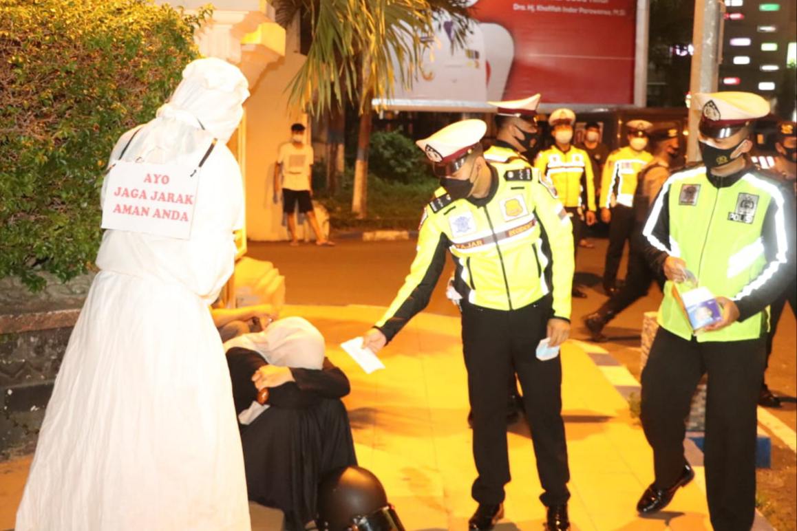 Pocong, Cara Unik Satlantas Polres Ponorogo Kampanye Protokol Kesehatan