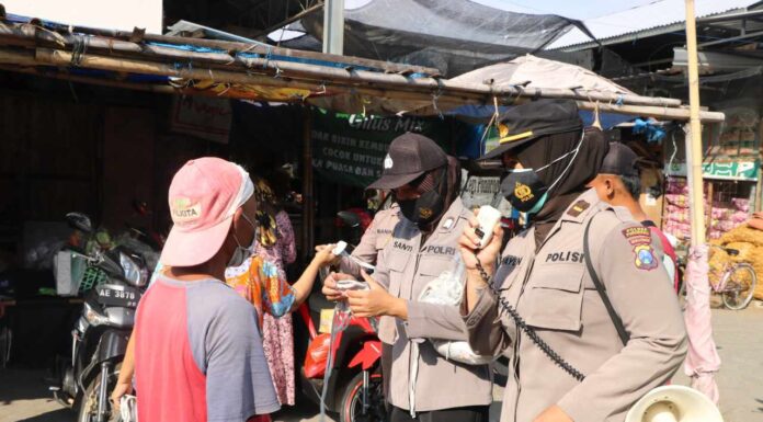 Polres Ponorogo Tingkatkan Ops Yustisi dan Bagi-Bagi Masker Polres Ponorogo
