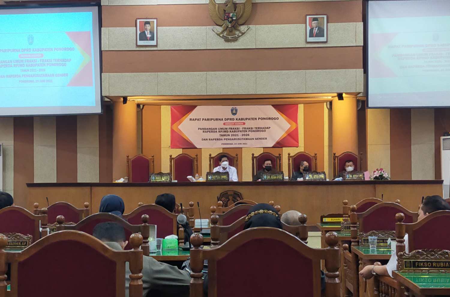 Fraksi - Fraksi DPRD Ponorogo Berikan Pandangan Umum Pada Raperda RPJMD dan PUG