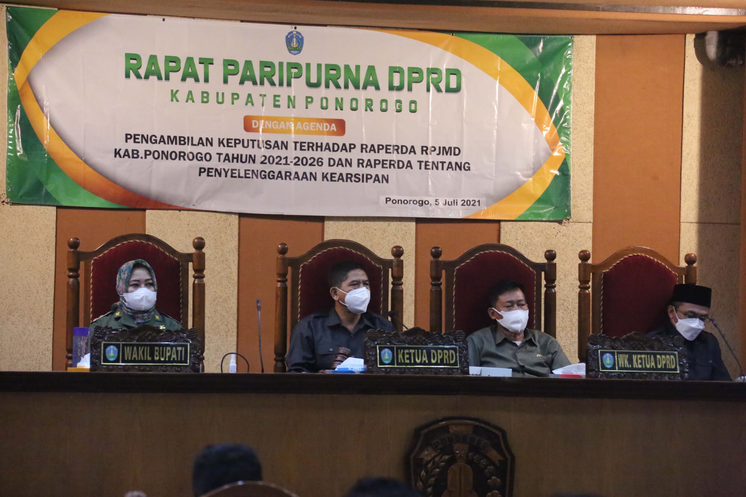 DPRD Ponorogo Gelar Paripurna Pengambilan Keputusan Raperda RPJMD dan Penyelenggaraan Kearsipan