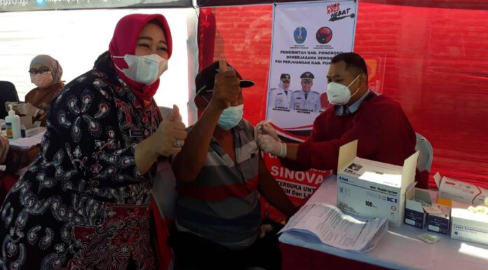Percepatan Vaksinasi, DPC PDIP Ponorogo Turut Bergerak ponorogo