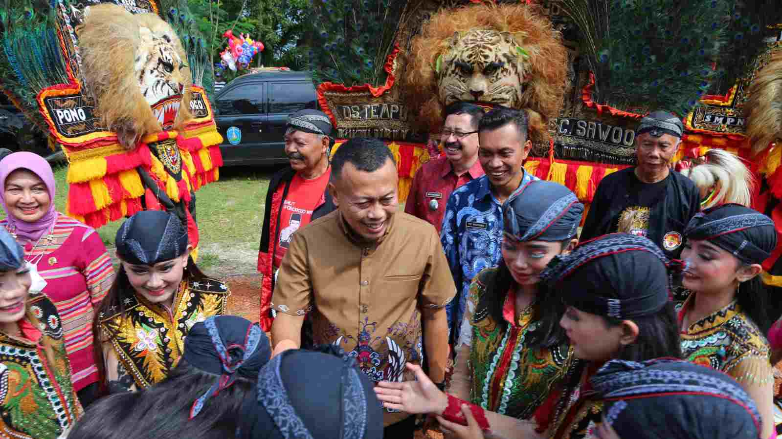Kang Bupati Sugiri Serahkan Ratusan Sertifikat Tanah Pada Warga